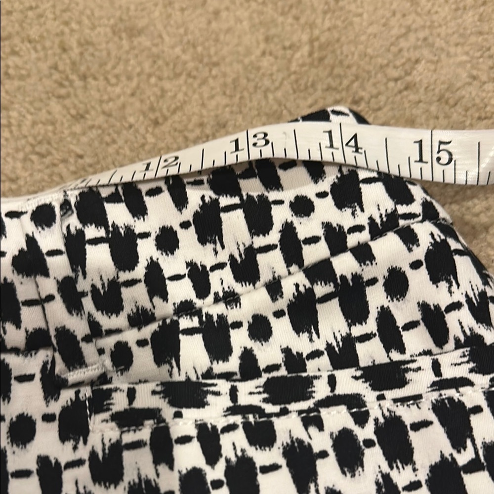 Like New!!White House Black Market Black and White Flat Front Shorts​ - Picture 5 of 10